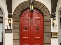 Chi possiede una porta d'ingresso rossa è più felice