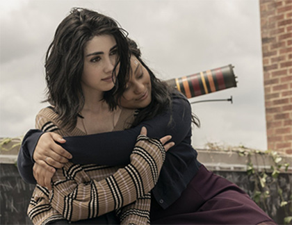 walking dead world beyond Hope e Iris